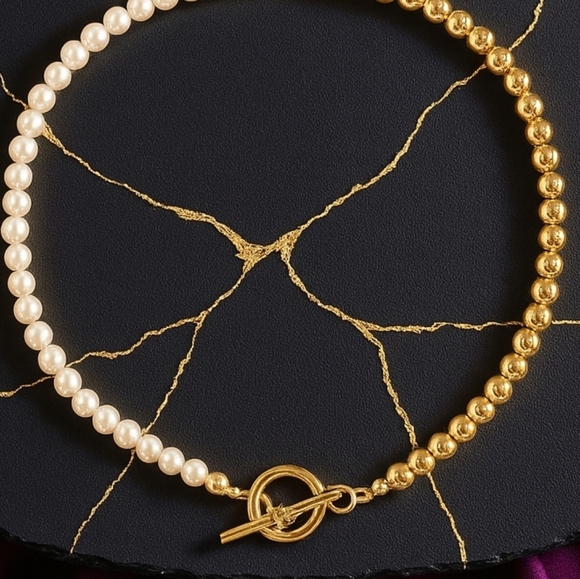 Modern Minimalist Pearl & Golden Acrylic Bead Choker Toggle Trendy Necklace - Picture 7 of 9